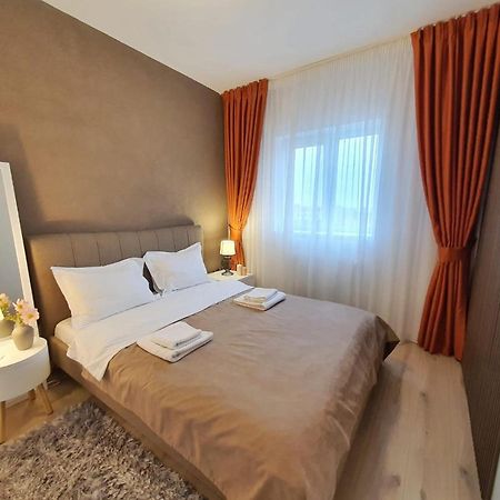 Elias Central Apartment - 2 Bedrooms & Free Parking Oradea Exterior foto